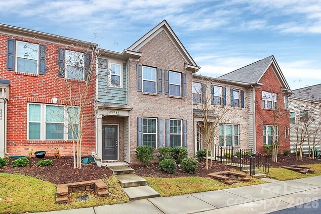 Building Photo - 5040 Mockernut Ln