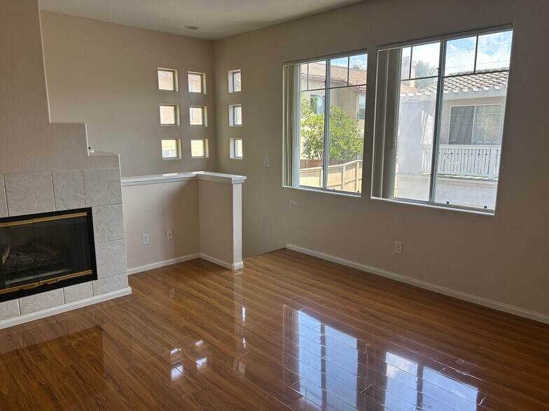 Building Photo - 10988 Ivy Hill Dr
