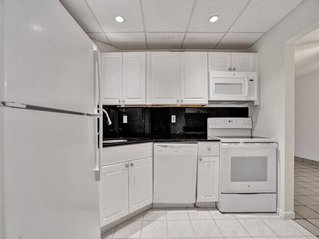 Building Photo - 3115 Oakland Shores Dr