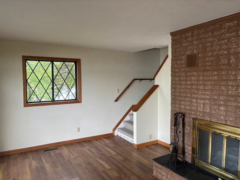 Building Photo - 646 Island