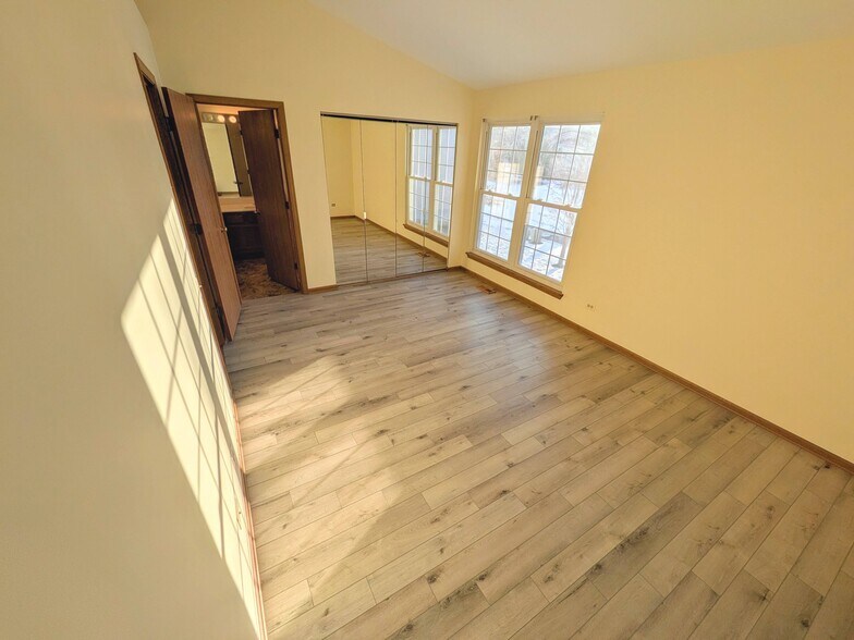 Building Photo - 28 N Oltendorf Rd