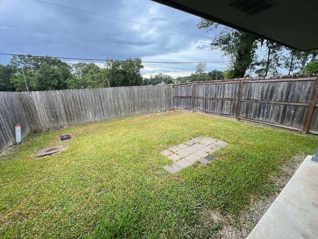 Building Photo - 1114 Willow Creek Dr