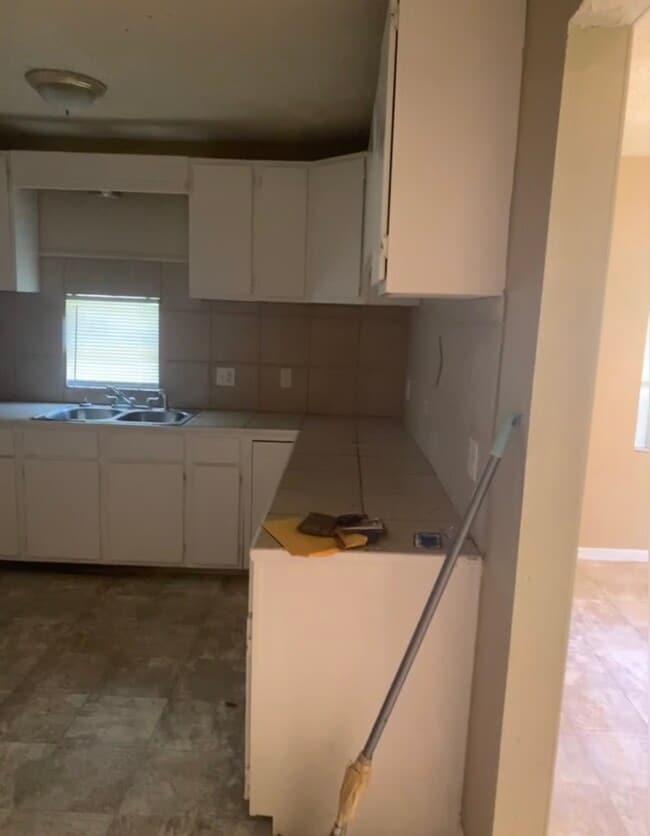 Building Photo - 4910 Sunnybrook Dr