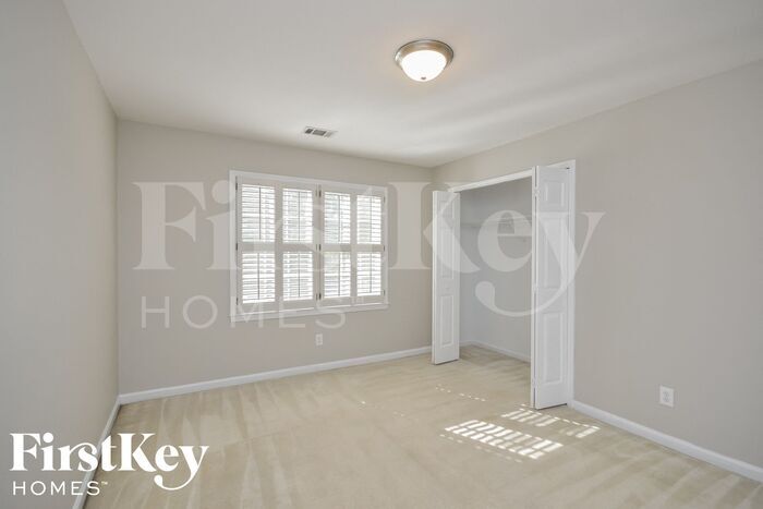 Building Photo - 1715 Foxwood Glen SE