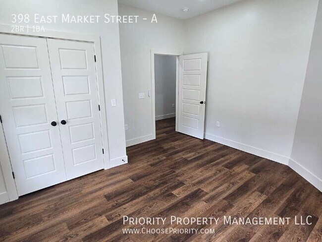 Building Photo - 398 E Market St