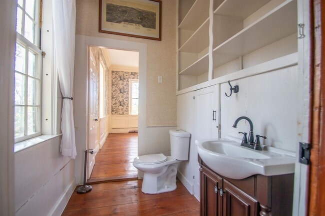 Building Photo - 267 N River Rd