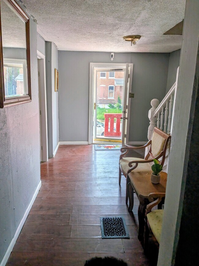 Building Photo - 4020 Dryden Ave