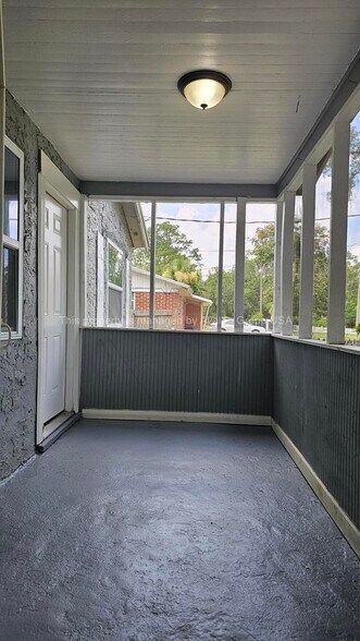 Building Photo - 10875 Biscayne Blvd