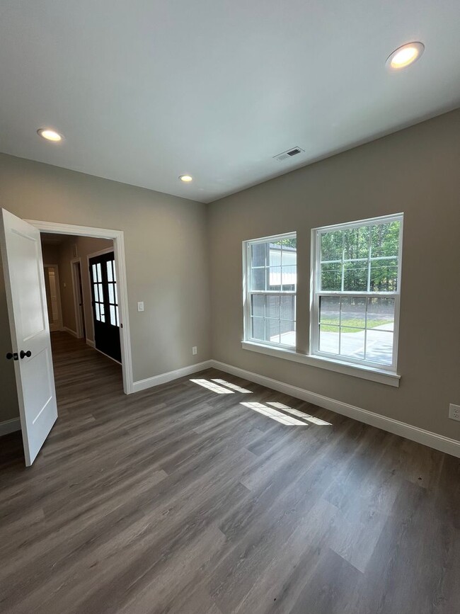 Building Photo - Three bedroom, 2.5 bath newly constructed ...