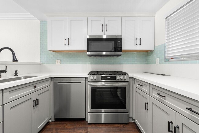 Building Photo - MOVE IN SPECIAL- $500 off First Months Ren...
