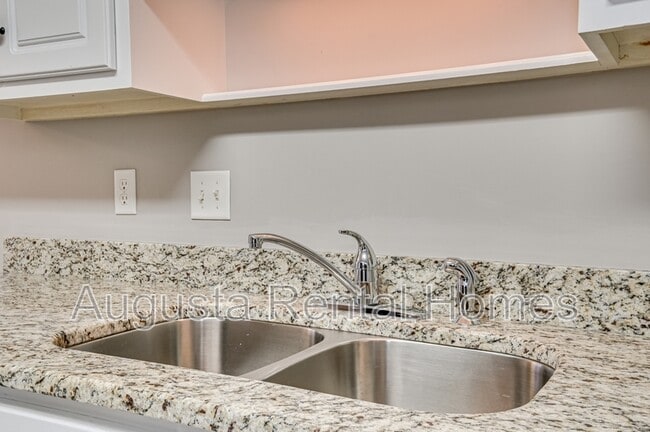 Building Photo - 4866 Orchard Hill Dr