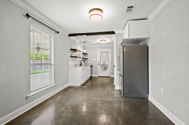 Building Photo - 32590 Weiss Rd