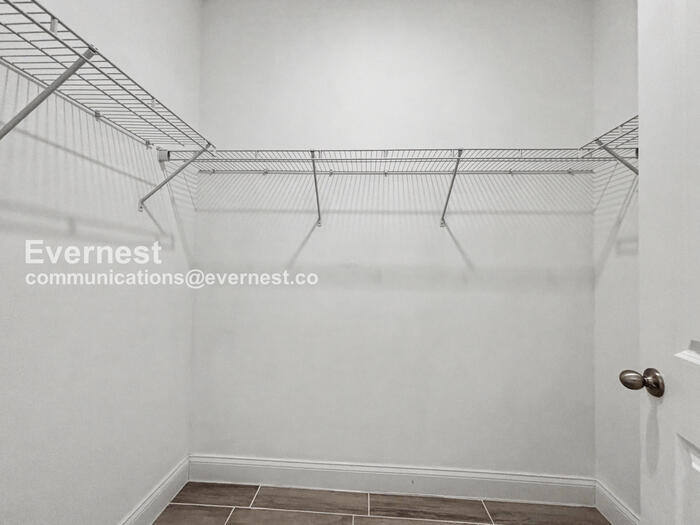 Building Photo - 6750 Midland Dr