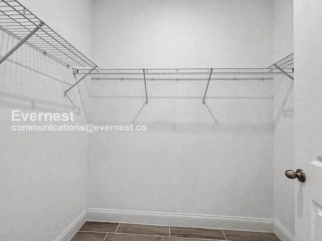 Building Photo - 6750 Midland Dr