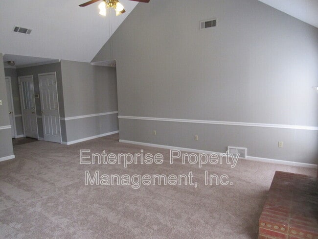 Building Photo - 7037 Meadowlands Pl
