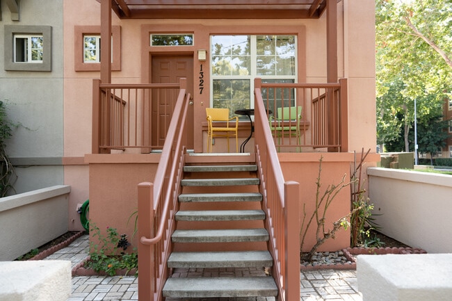 Primary Photo - 1327 Auzerais Ave