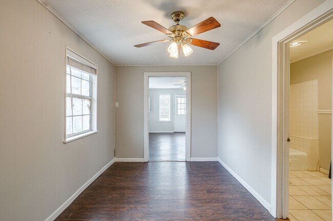 Building Photo - 406 Bellevue Dr