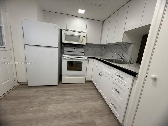 Building Photo - 2790 NE 201st Terrace