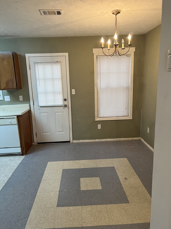 Breakfast Table - 1742 Cannonball Ct