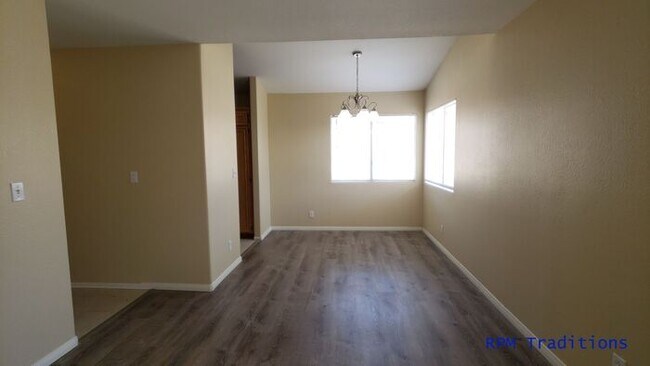 Building Photo - Great 3 + 2 on a Cul-de-Sac in Rosamond