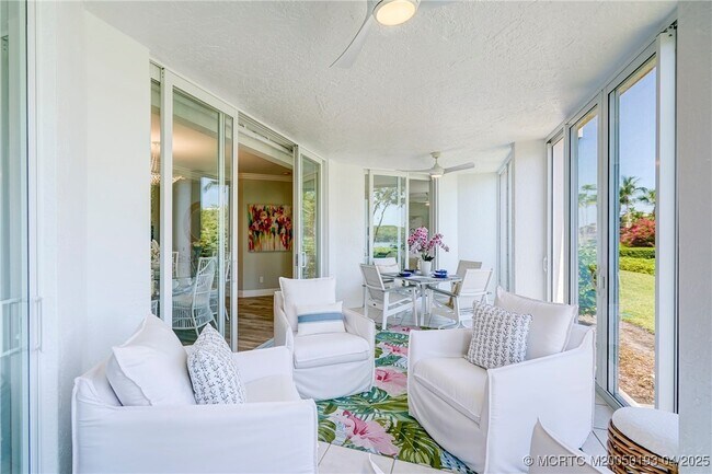 Building Photo - 5799 NE Island Cove Way
