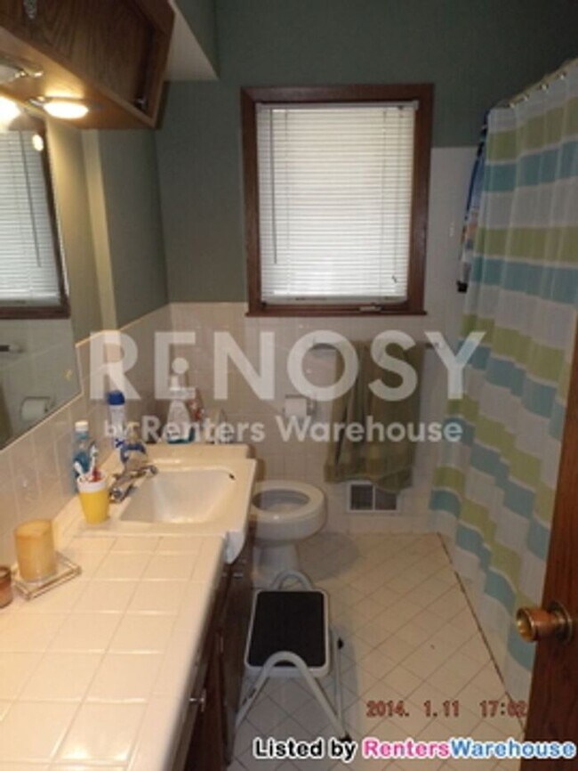Building Photo - Available July 1st - 2 bed 2 bath, Single Family Home in Richfield!