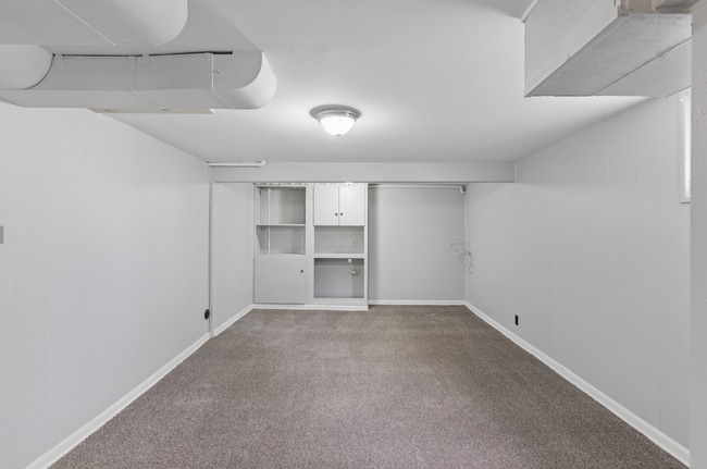 Building Photo - 519 S 56th St