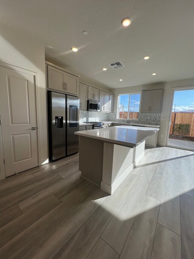 Building Photo - 1748 Jade Pl