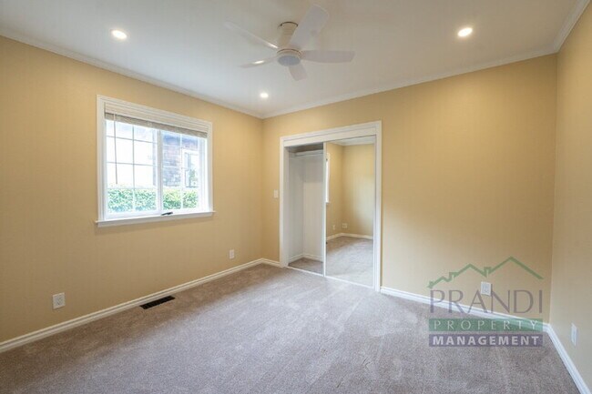 Building Photo - 40 Pleasant Ln