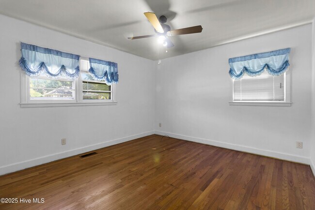 Building Photo - 2307 Woodland Ave