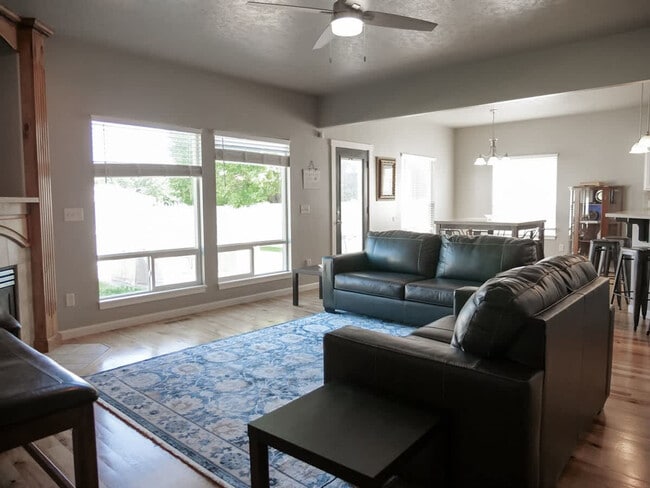 Building Photo - 151 Cub St W