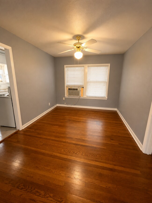 Building Photo - Alamo Heights Townhome