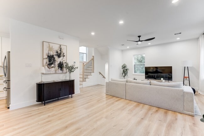 Building Photo - 1216 W 23rd St