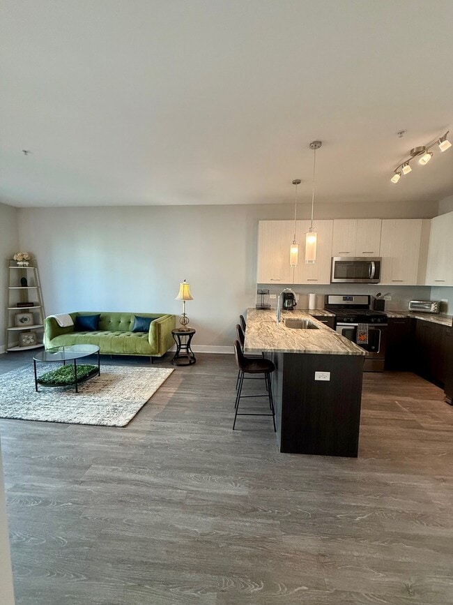 Building Photo - 18w070 Royce Blvd