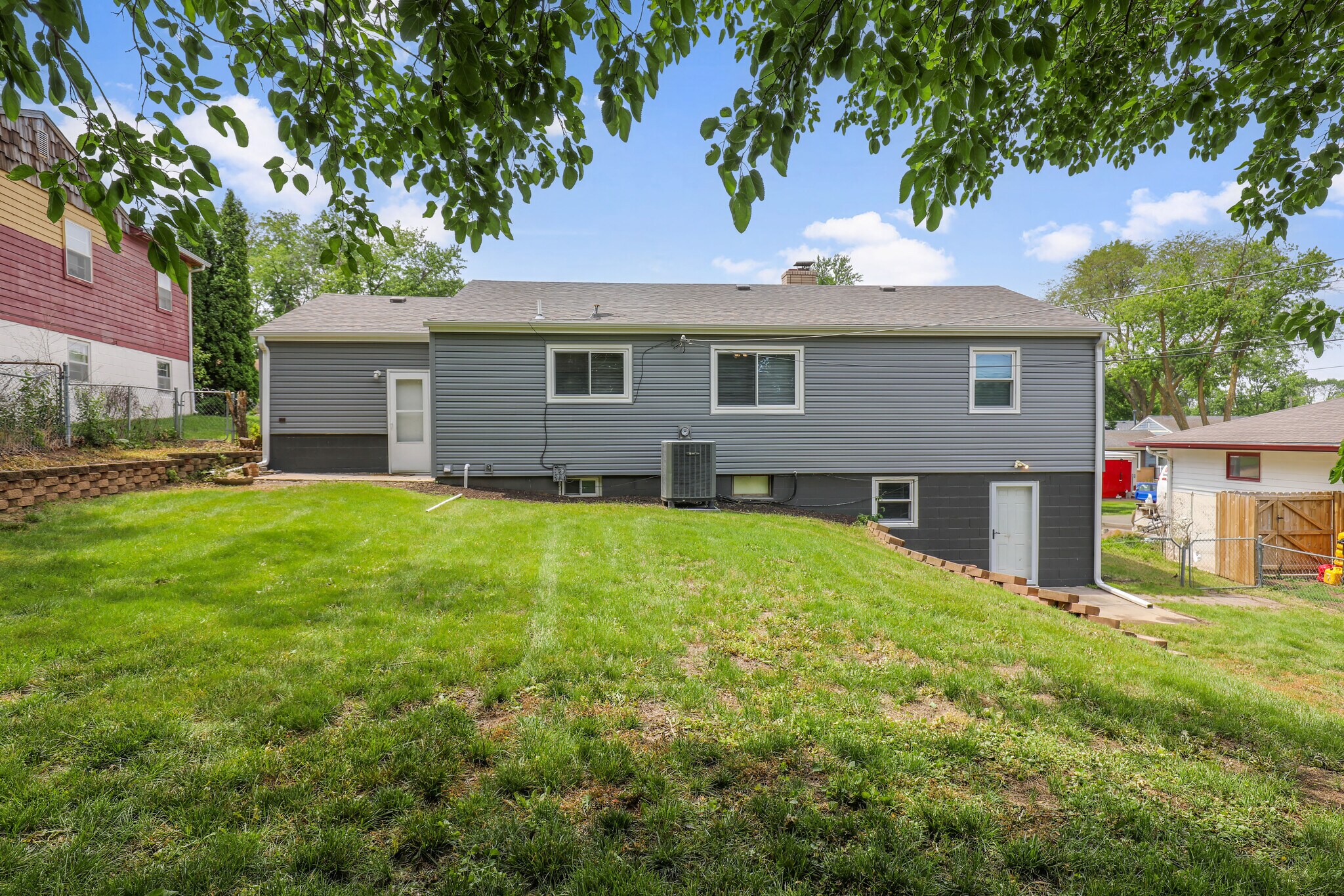 Building Photo - 1218 Sunset Dr