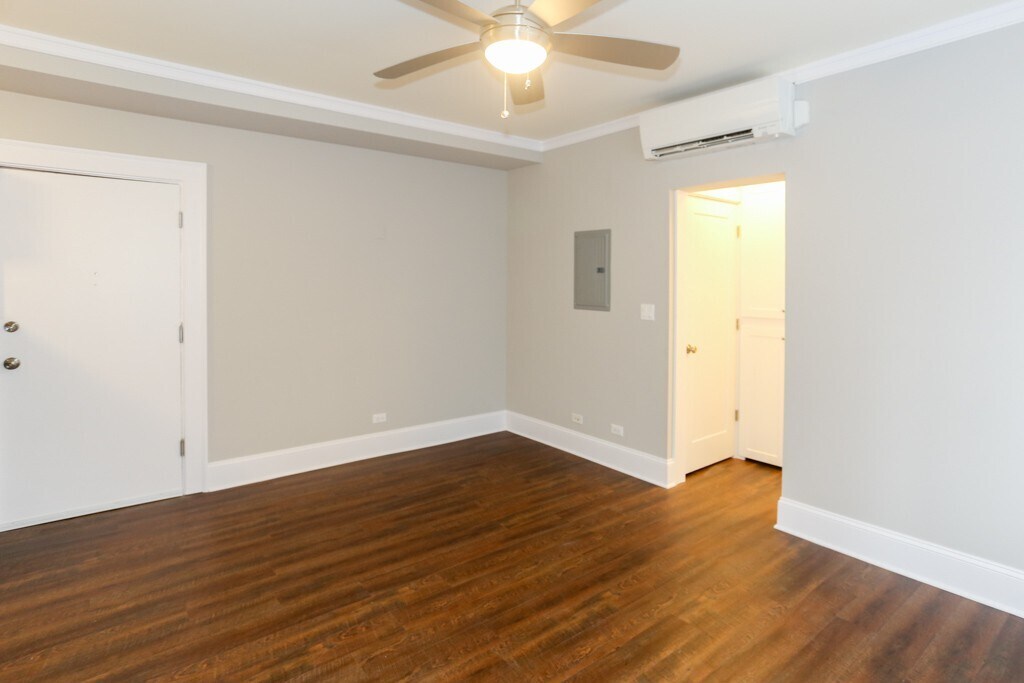 Building Photo - 817 W Lakeside Pl