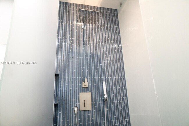 Building Photo - 21025 NE 38th Ave