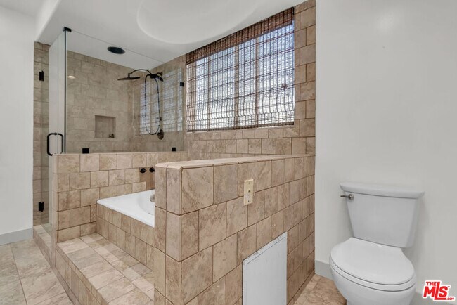 Building Photo - 131 Croft Ave