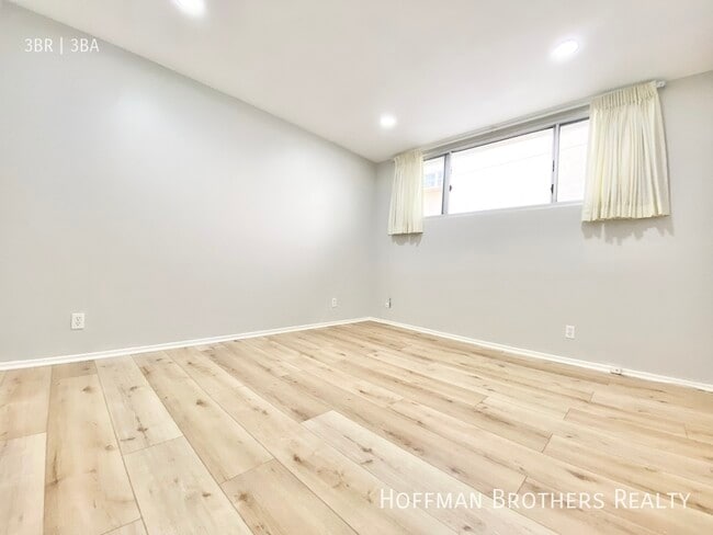 Building Photo - 931 S Wooster St Los Angeles, CA 90035