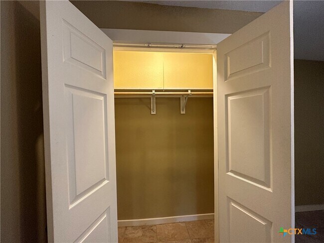 Building Photo - 818 W Hopkins St