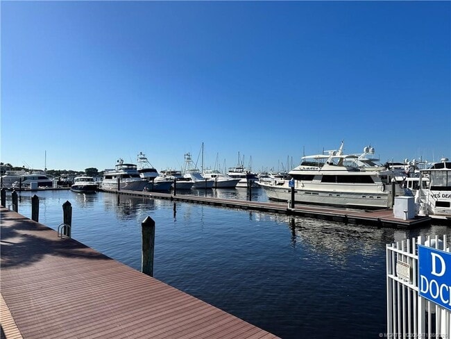 Building Photo - 174 NE Portside Dr