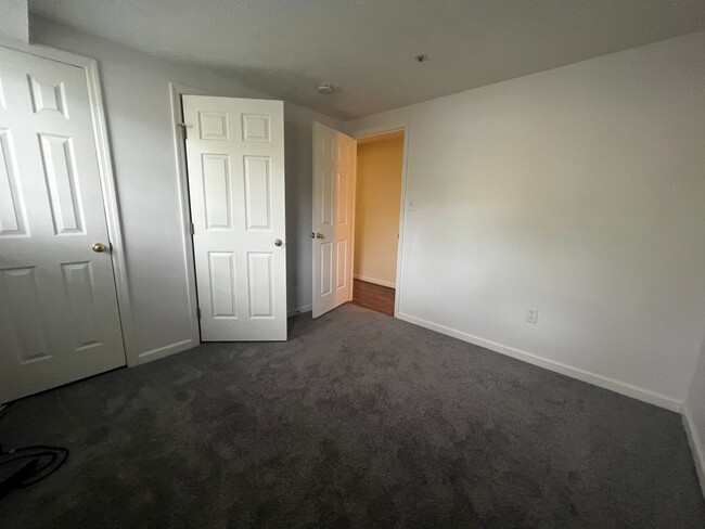 Building Photo - Amazing 2 BR/2 BA Condo in Elkridge!