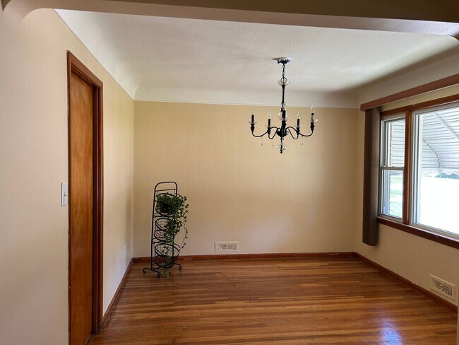 Building Photo - Brick 4 Bedrooms house is South Euclid With 2 Cars Detached Garage for Rent
