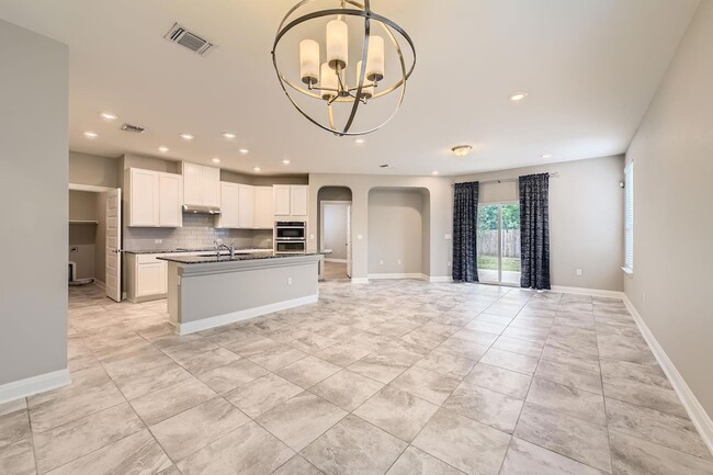 Building Photo - 1609 Arial Dr