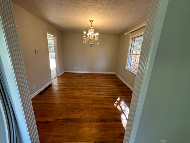 Building Photo - 1516 Schuff Ln