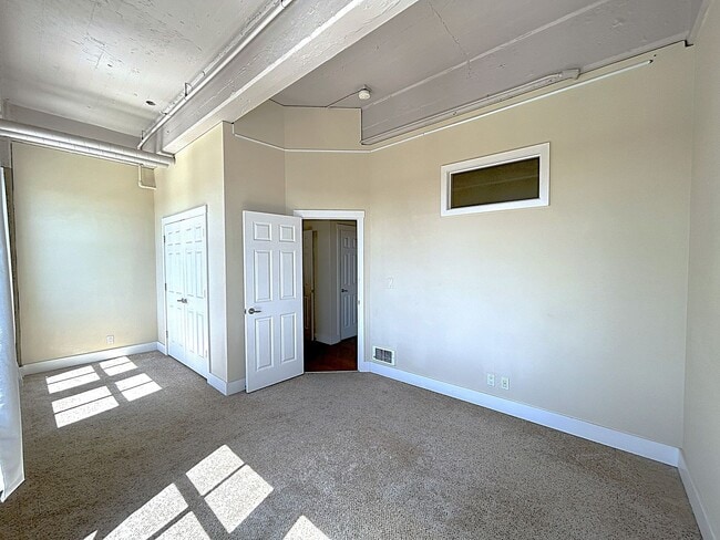 Building Photo - Heart of Downtown Tacoma One Bedroom!