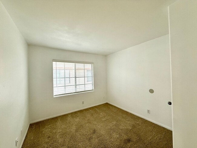 Building Photo - Cozy Renovated Townhome in Gardena!
