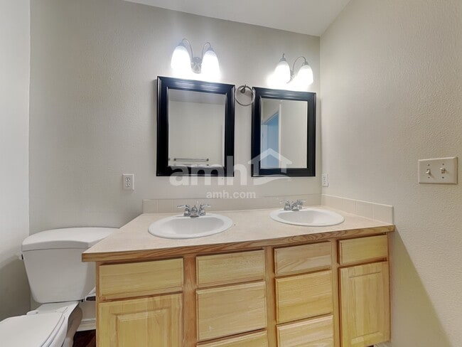 Building Photo - 6651 S Acacia Ave