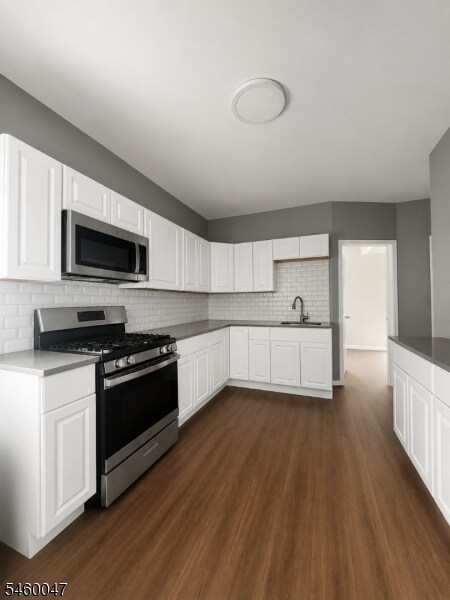Building Photo - 360 River Dr