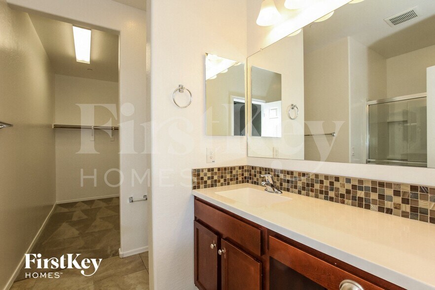 Building Photo - 21214 W Palm Ln